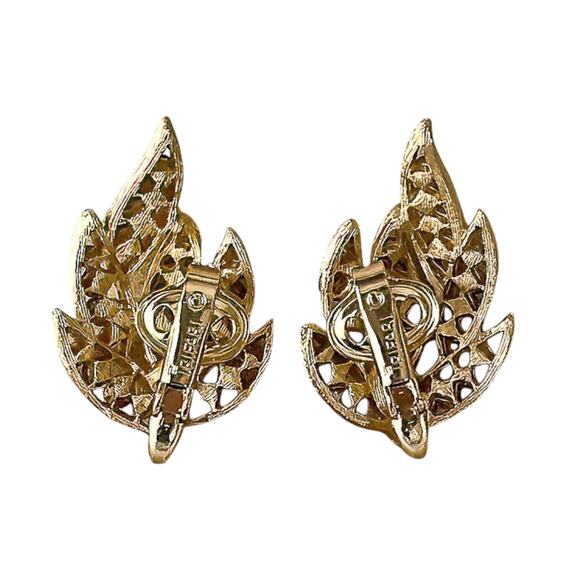 1960s Crown Trifari Gold Plate White Rhinestones Curved Leaf Clip On Earrings - Picture 2 of 3